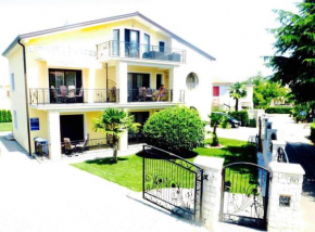 Отель Apartments Danex Aida  Умаг